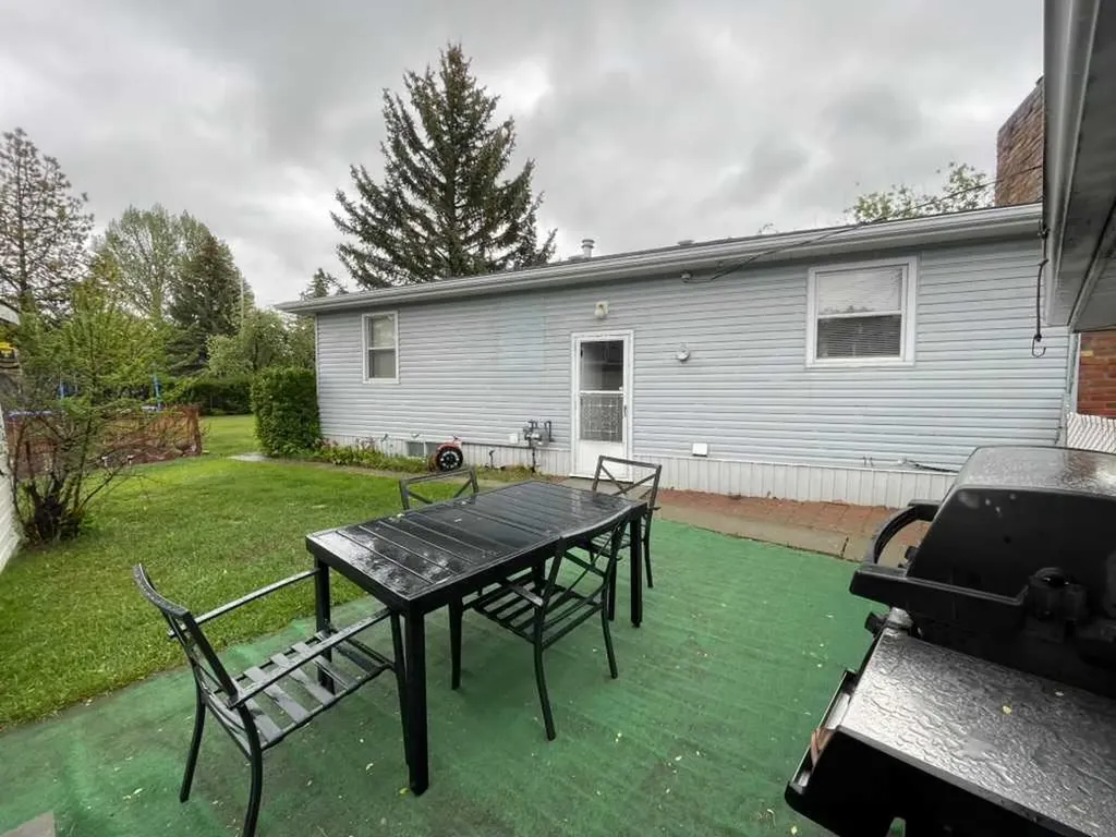 4803 Montana Crescent NW Calgary AB T3B 1E7