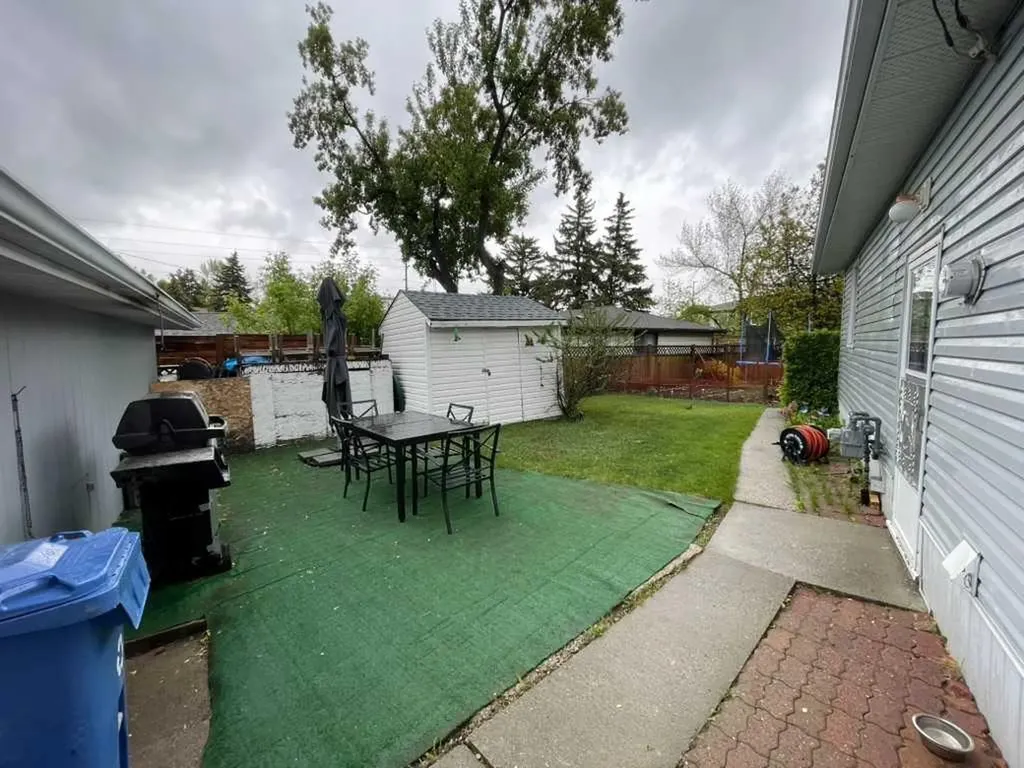 4803 Montana Crescent NW Calgary AB T3B 1E7