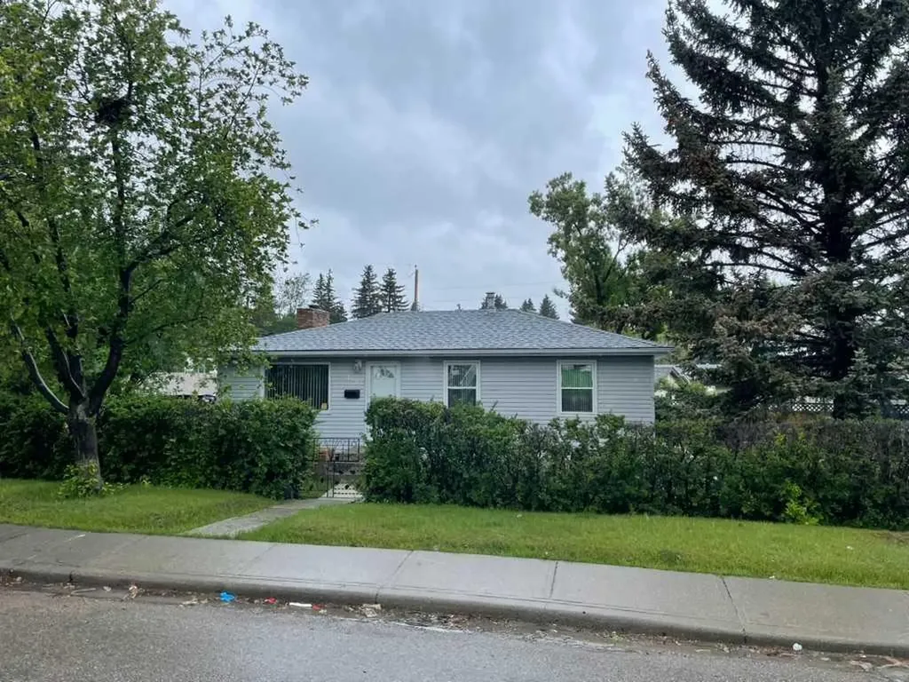 4803 Montana Crescent NW Calgary AB T3B 1E7