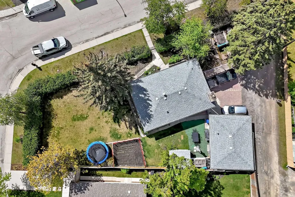 4803 Montana Crescent NW Calgary AB T3B 1E7