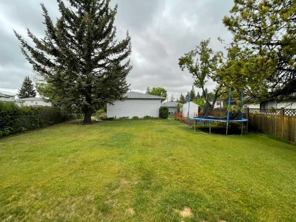 4803 Montana Crescent NW Calgary AB T3B 1E7