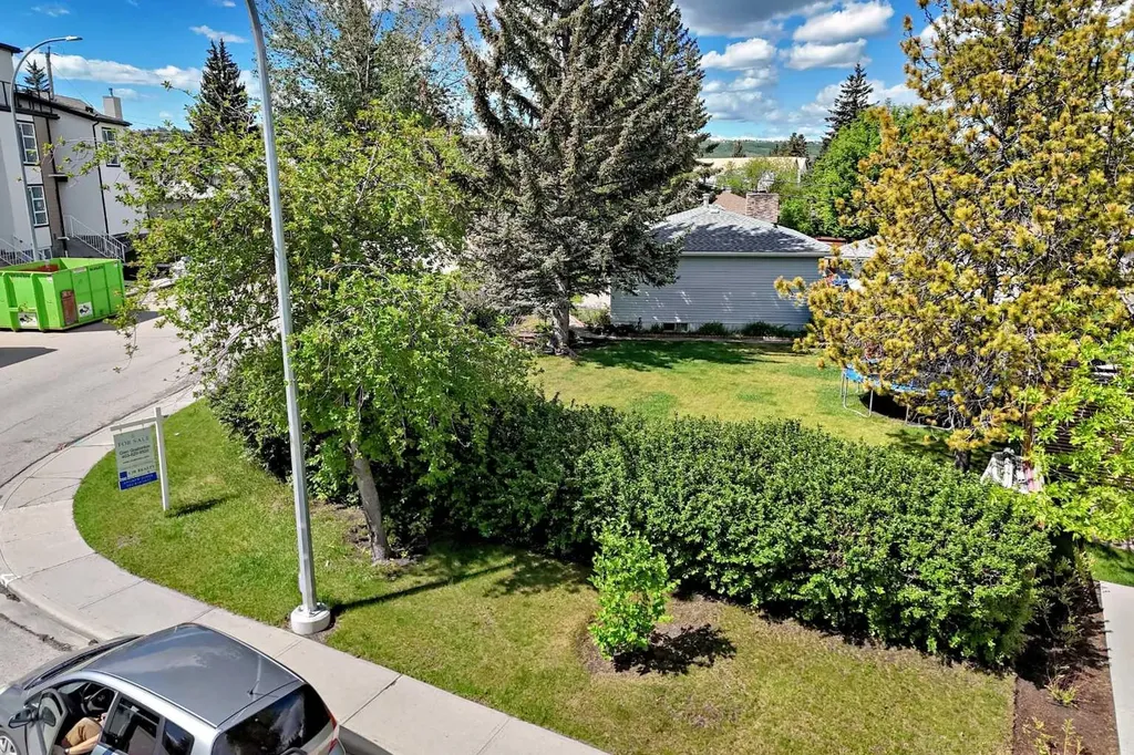 4803 Montana Crescent NW Calgary AB T3B 1E7