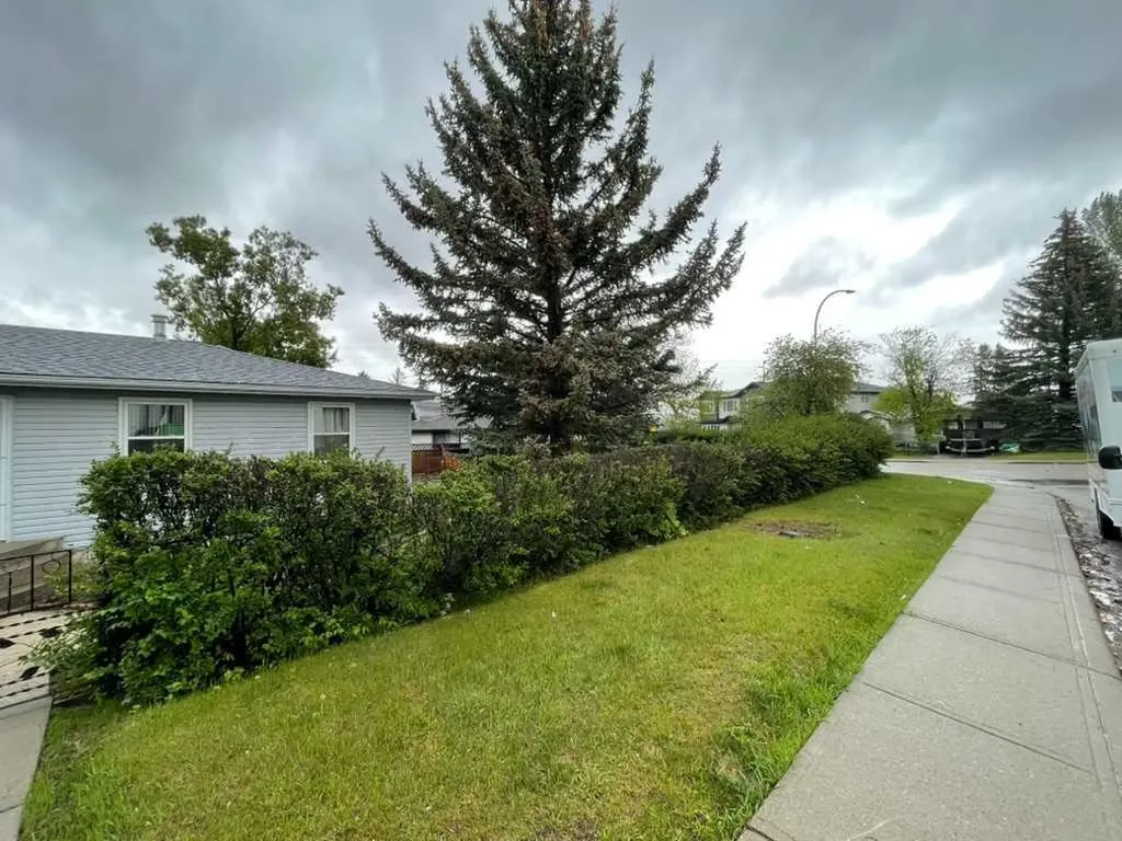 4803 Montana Crescent NW Calgary AB T3B 1E7