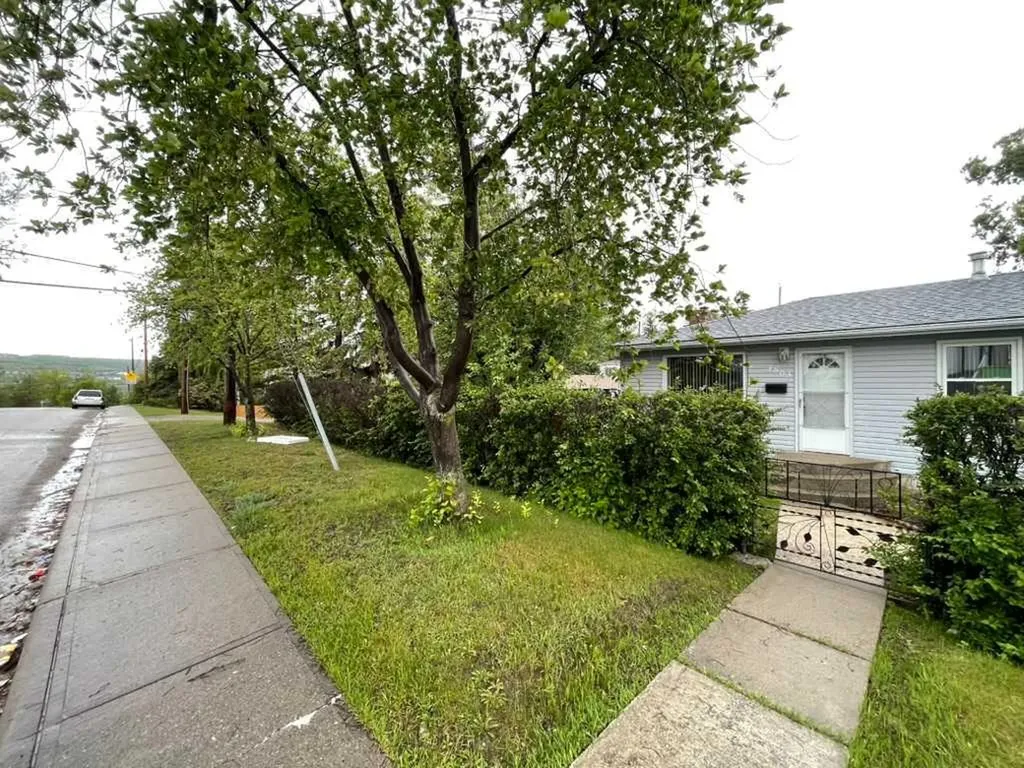 4803 Montana Crescent NW Calgary AB T3B 1E7