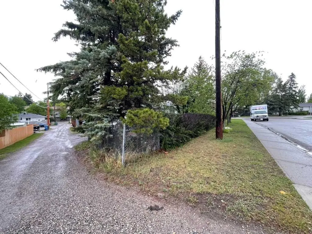 4803 Montana Crescent NW Calgary AB T3B 1E7