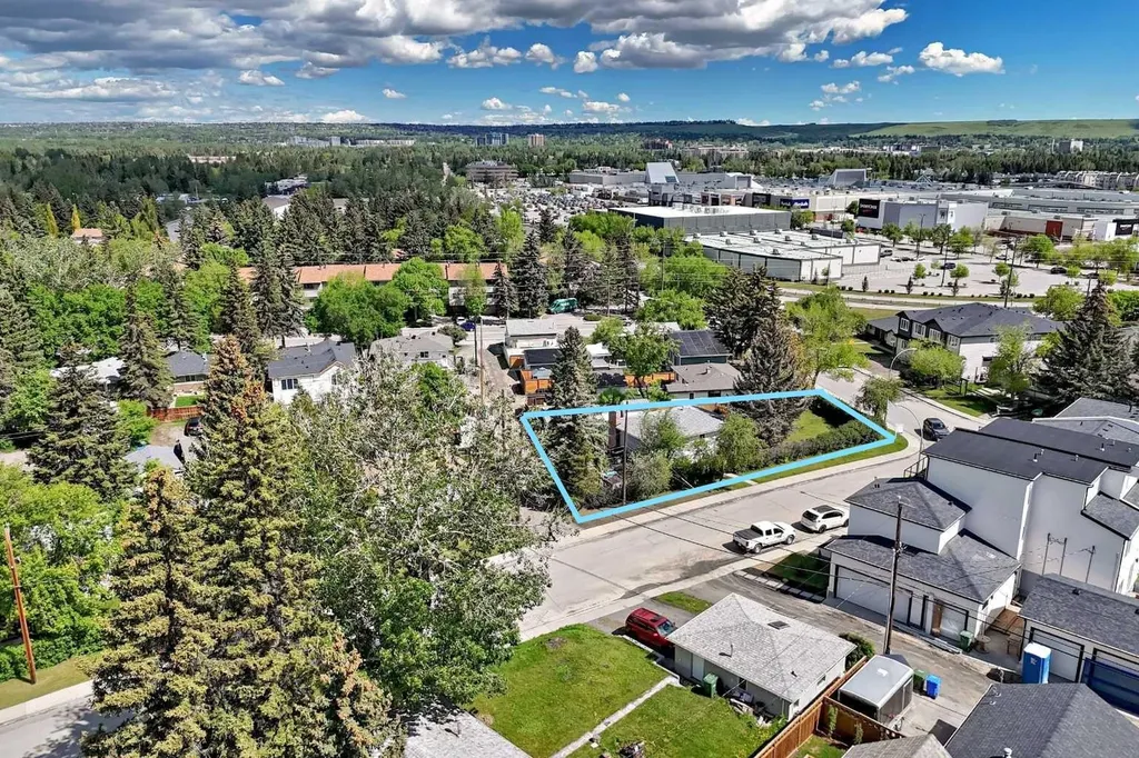 4803 Montana Crescent NW Calgary AB T3B 1E7