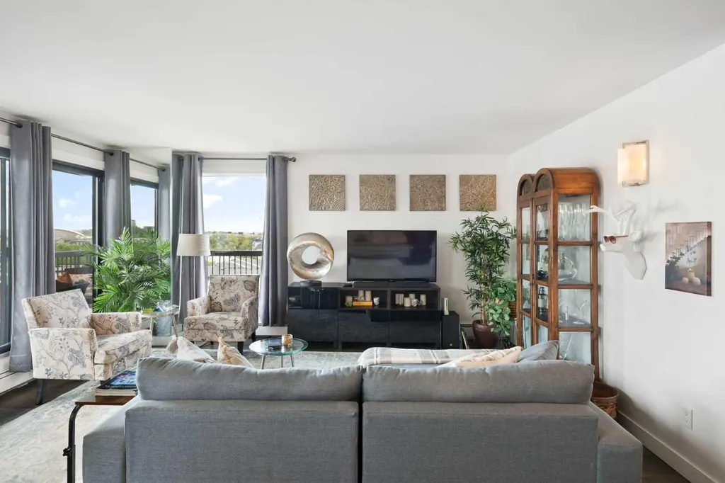 225 25 Avenue SW Calgary AB T2S 2V2