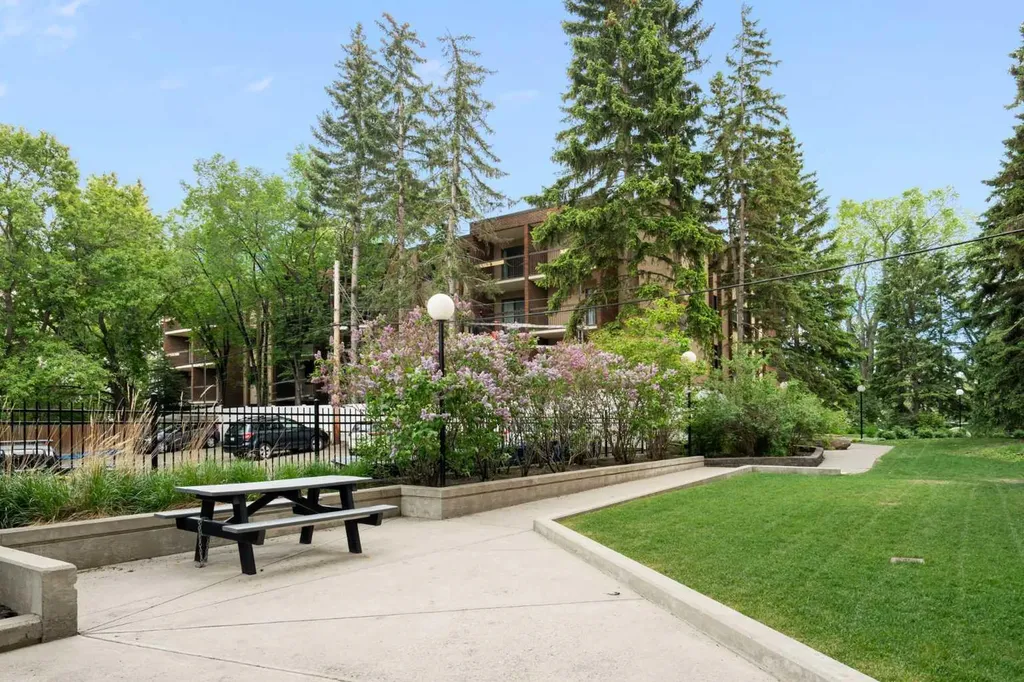 225 25 Avenue SW Calgary AB T2S 2V2