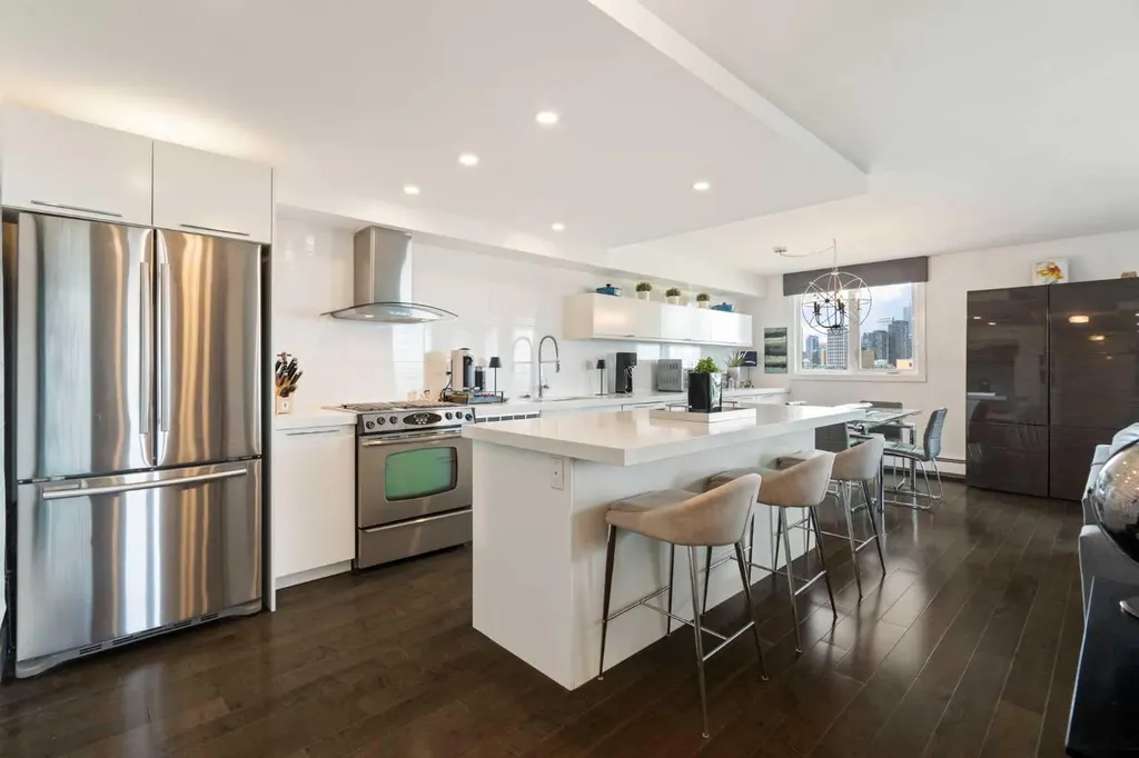 225 25 Avenue SW Calgary AB T2S 2V2