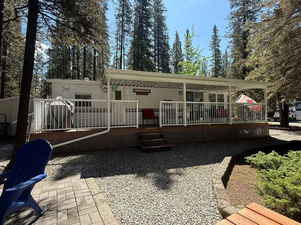 5230 27 Highway Rural Mountain View County AB T0M1X0