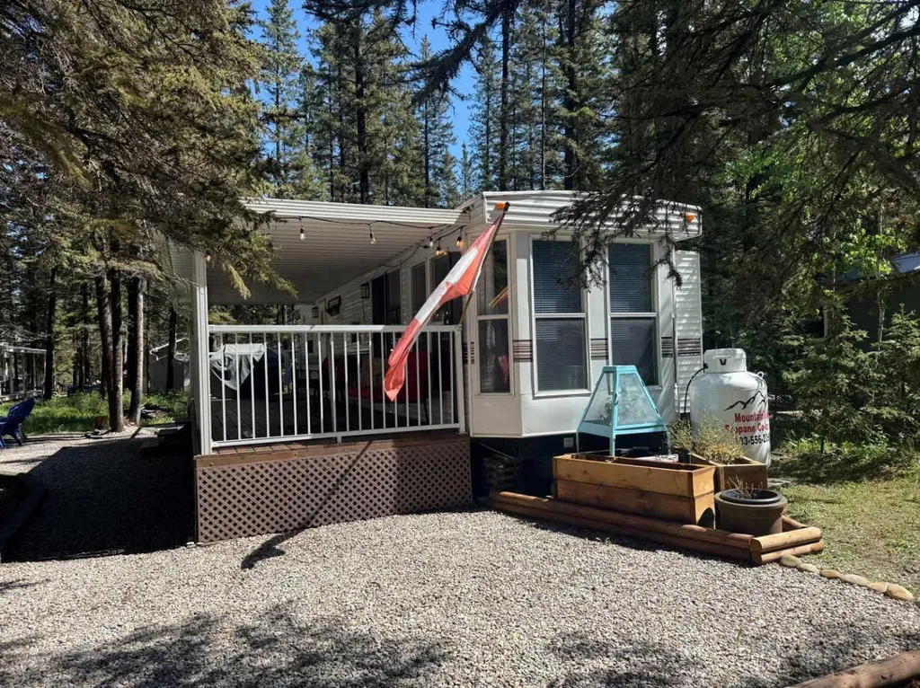 5230 27 Highway Rural Mountain View County AB T0M1X0