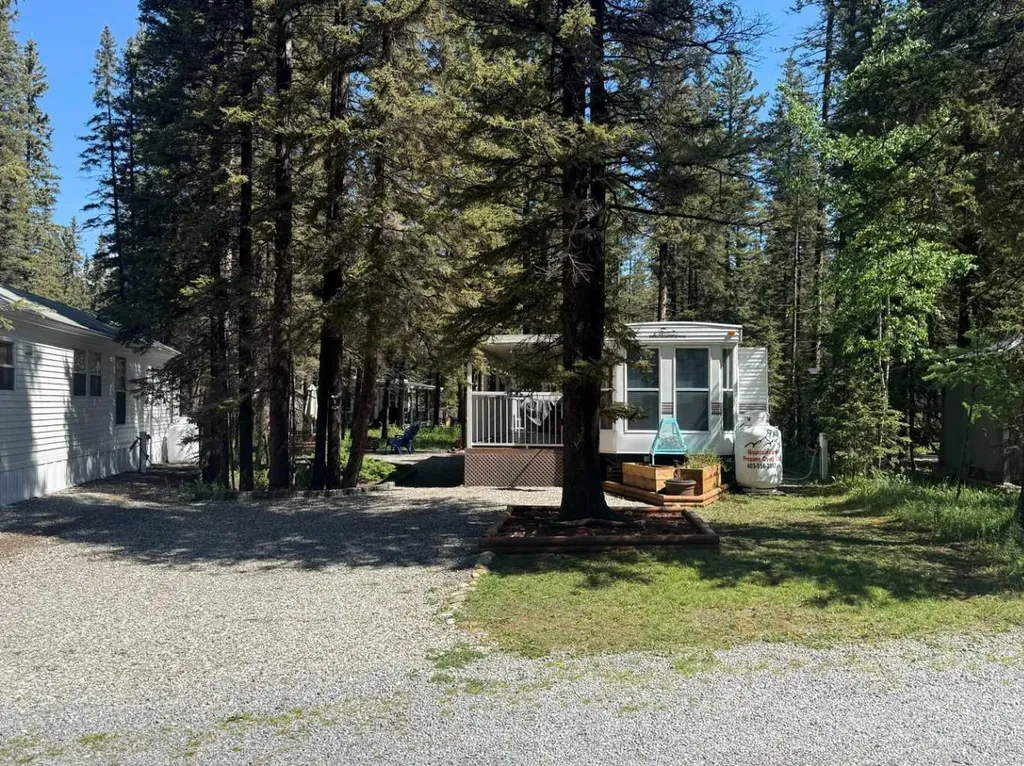 5230 27 Highway Rural Mountain View County AB T0M1X0