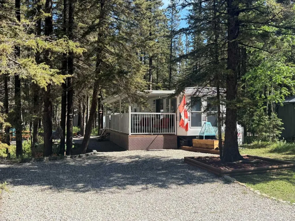 5230 27 Highway Rural Mountain View County AB T0M1X0