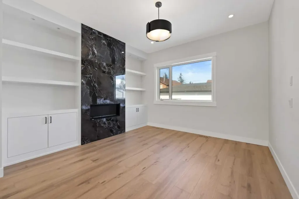 8106 47 Avenue NW Calgary AB T3B1Z5