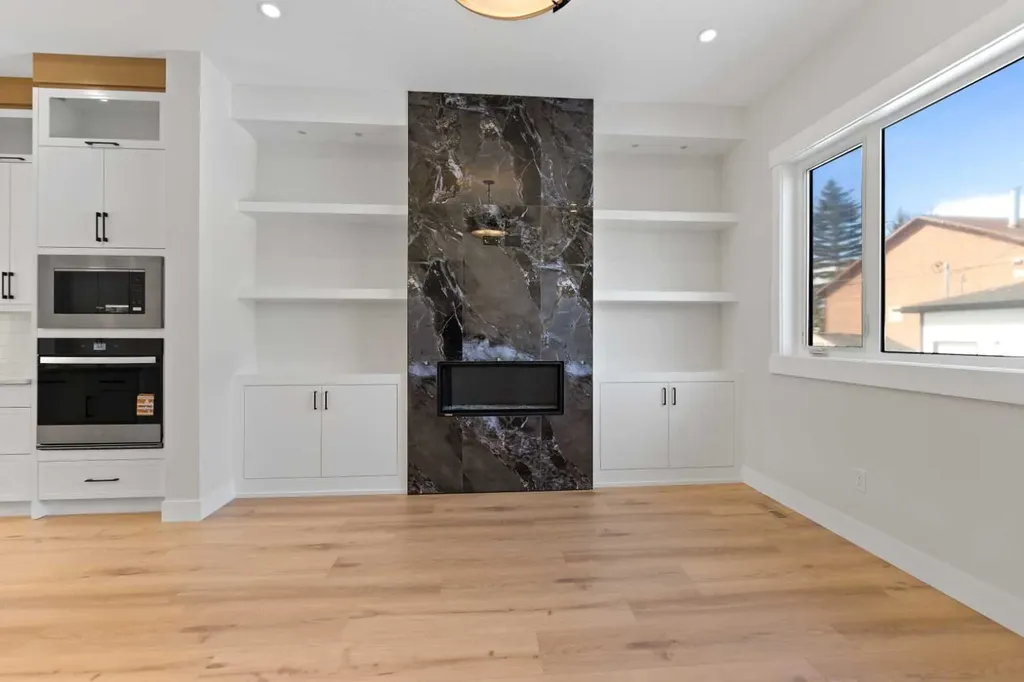 8106 47 Avenue NW Calgary AB T3B1Z5