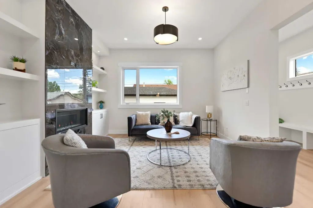 8106 47 Avenue NW Calgary AB T3B1Z5