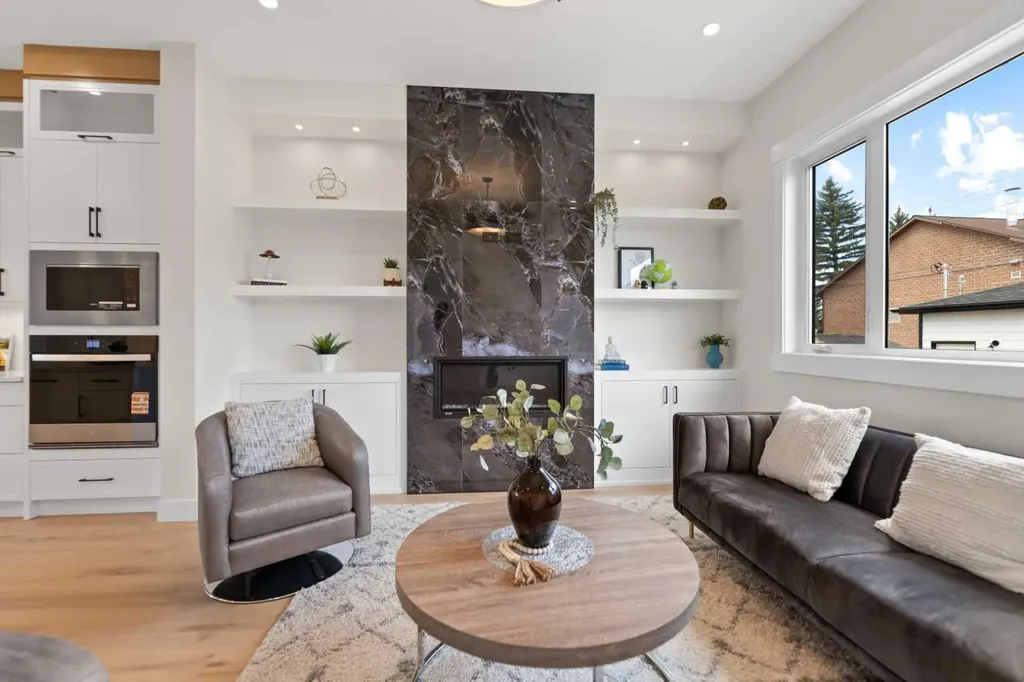 8106 47 Avenue NW Calgary AB T3B1Z5