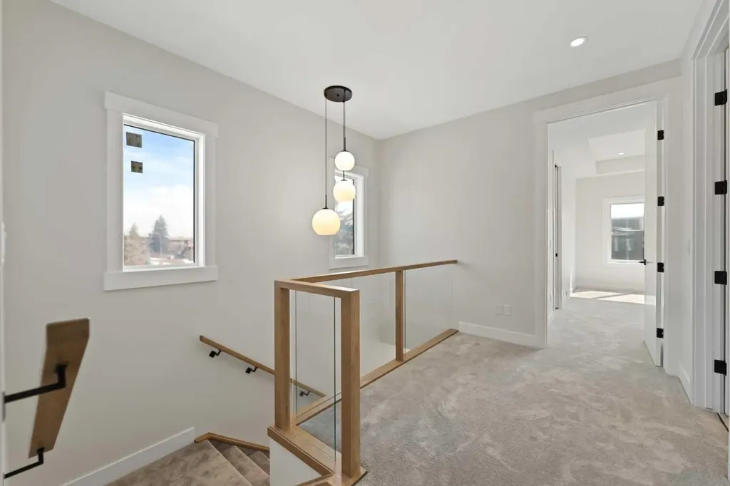 8106 47 Avenue NW Calgary AB T3B1Z5