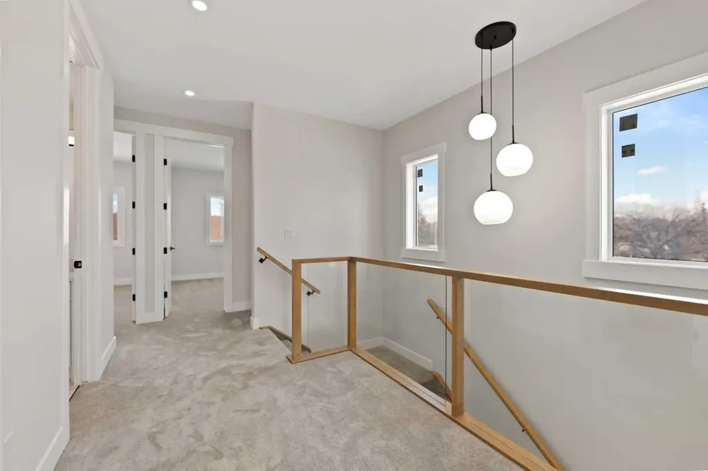 8106 47 Avenue NW Calgary AB T3B1Z5