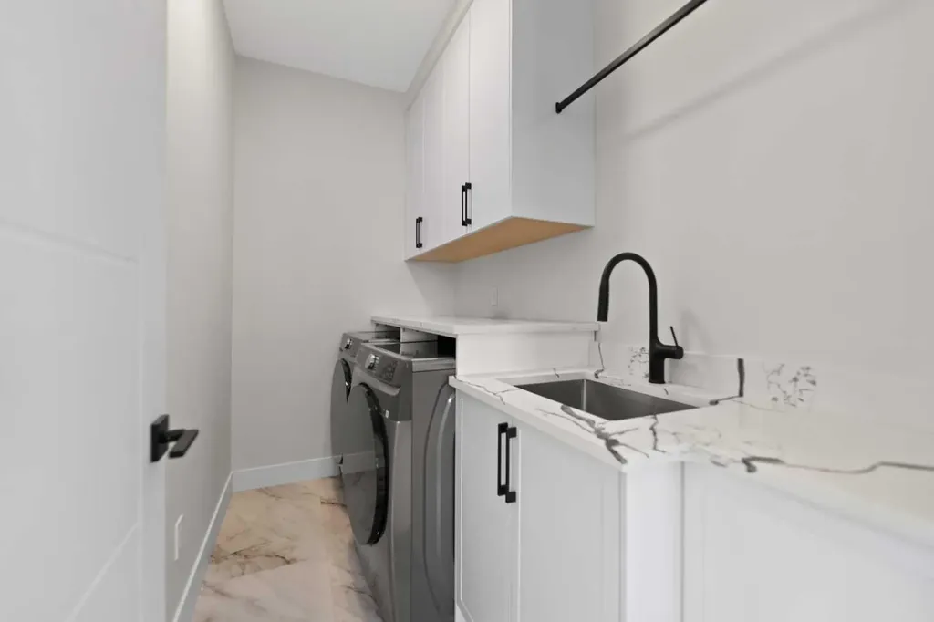 8106 47 Avenue NW Calgary AB T3B1Z5