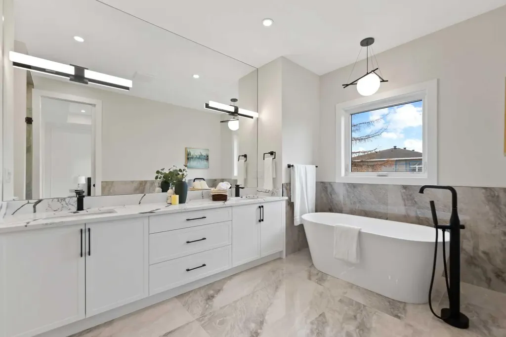8106 47 Avenue NW Calgary AB T3B1Z5
