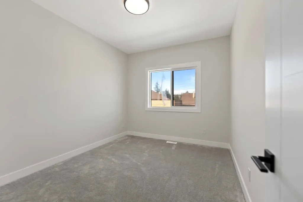 8106 47 Avenue NW Calgary AB T3B1Z5