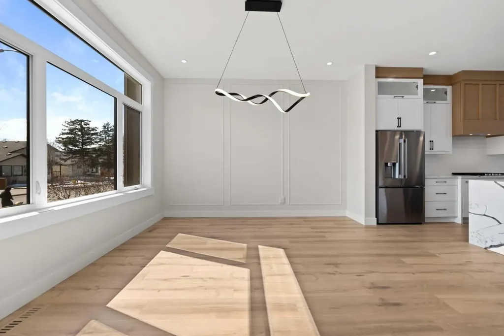 8106 47 Avenue NW Calgary AB T3B1Z5