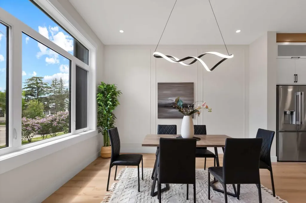 8106 47 Avenue NW Calgary AB T3B1Z5