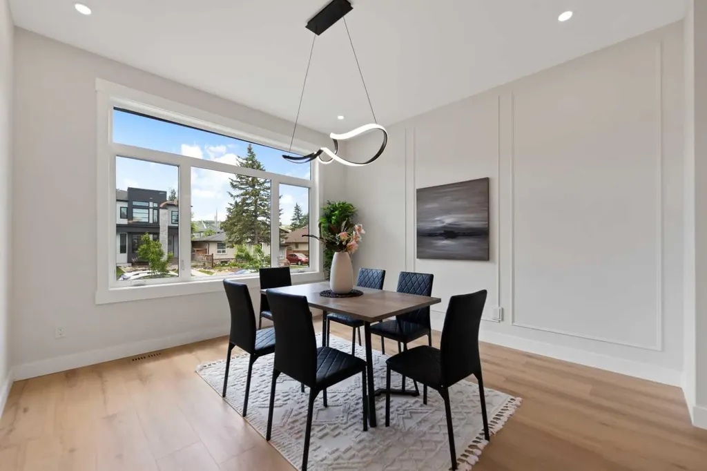 8106 47 Avenue NW Calgary AB T3B1Z5