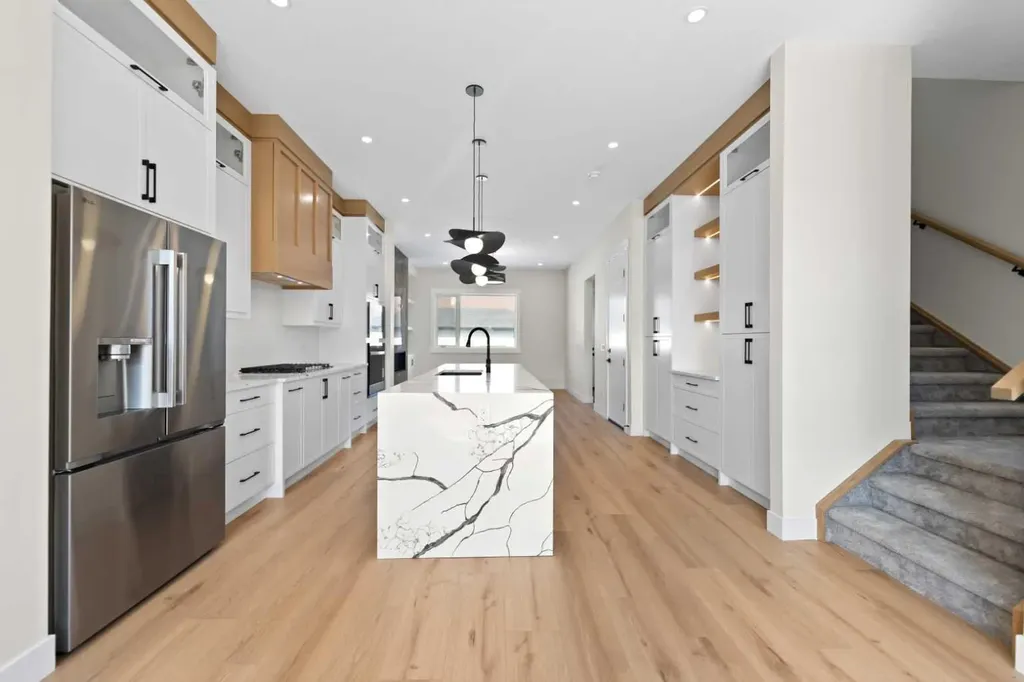 8106 47 Avenue NW Calgary AB T3B1Z5