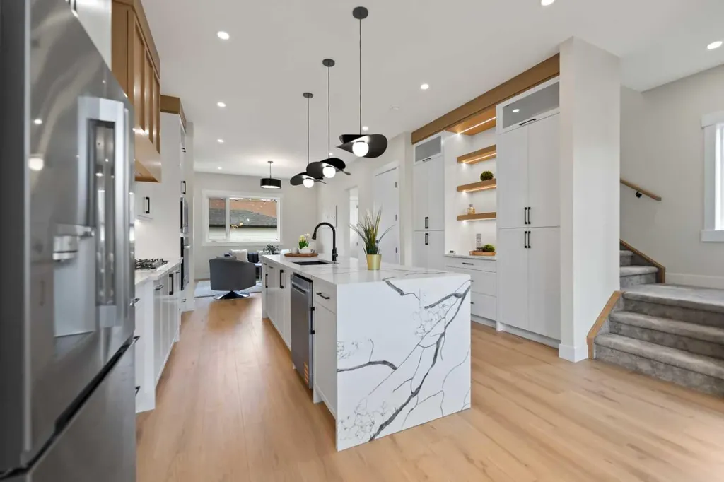 8106 47 Avenue NW Calgary AB T3B1Z5