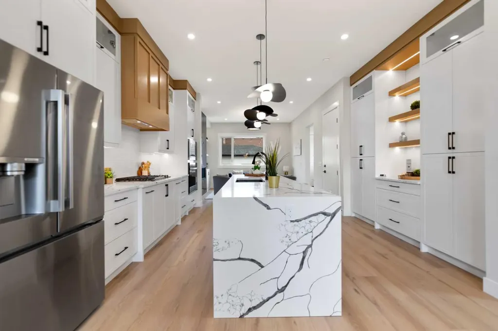 8106 47 Avenue NW Calgary AB T3B1Z5