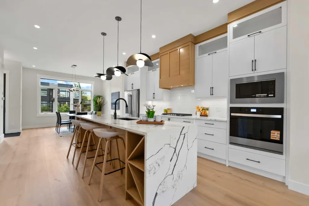 8106 47 Avenue NW Calgary AB T3B1Z5