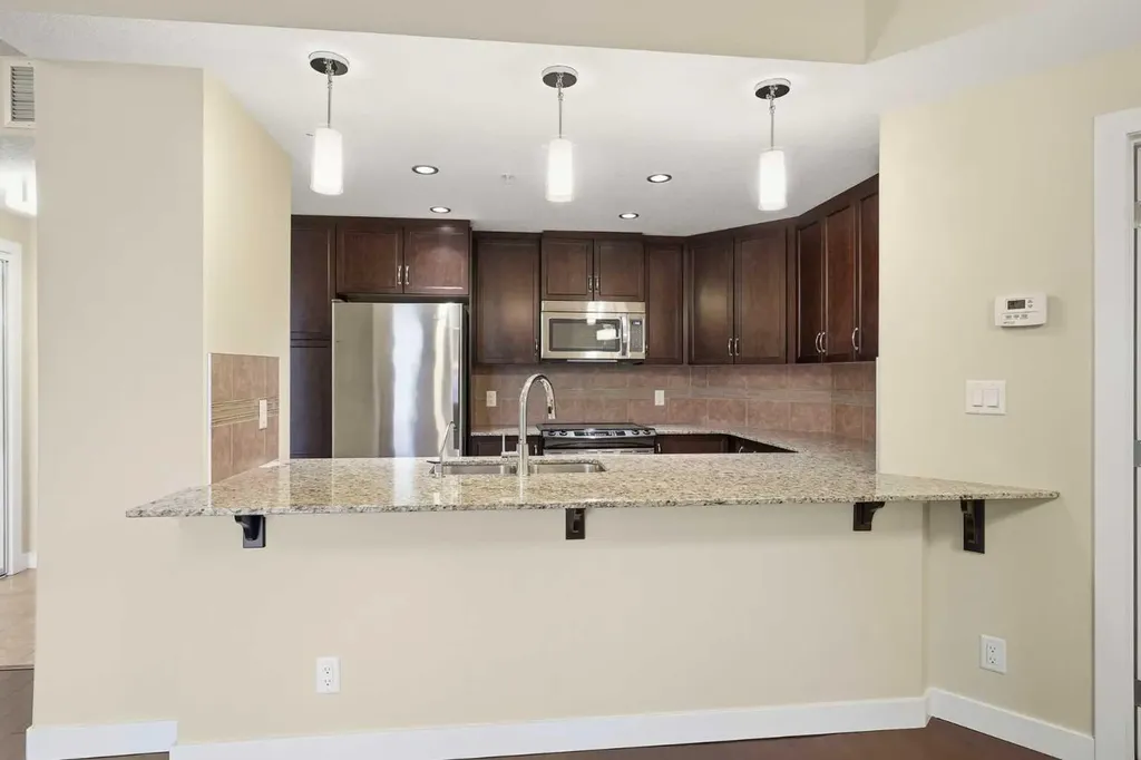 16 Varsity Estates Circle NW Calgary AB T3A 2C5