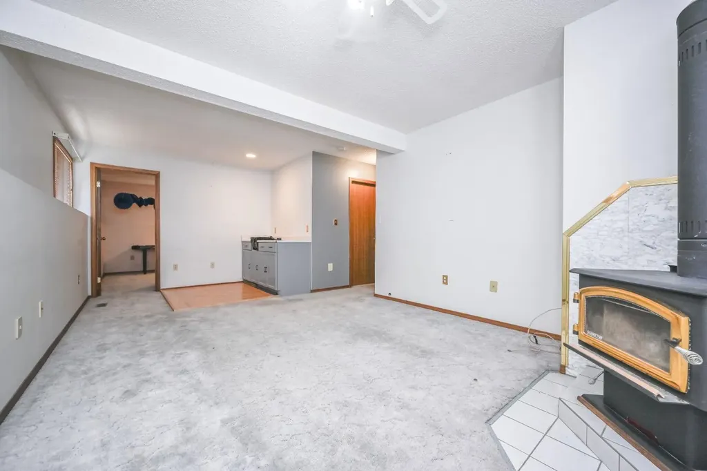 6317 Poplar Drive Grande Prairie AB T8W2G4