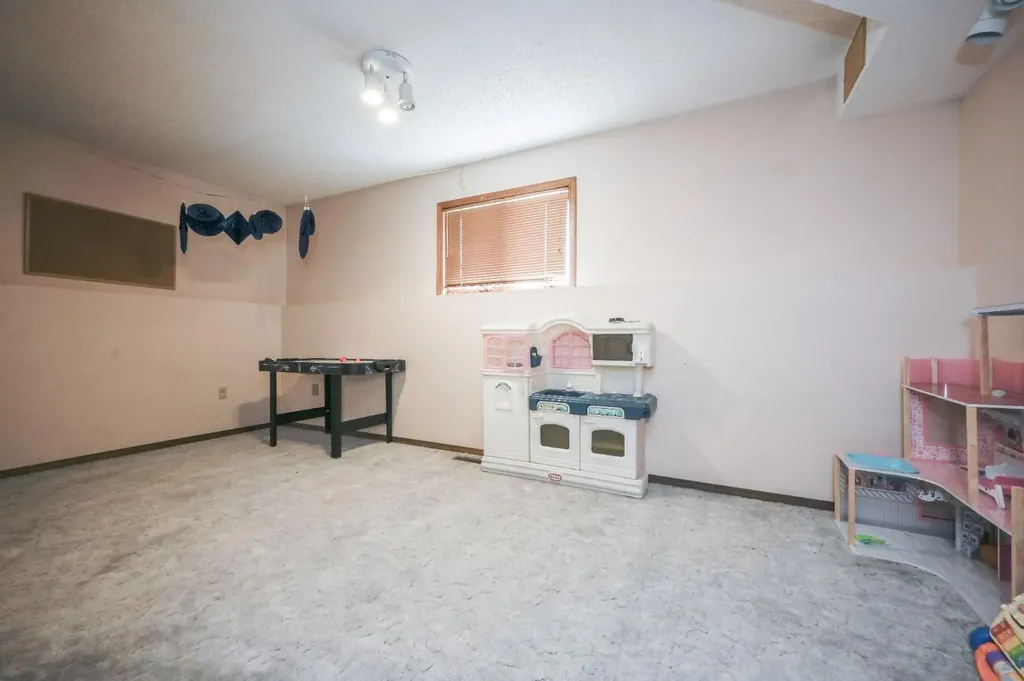 6317 Poplar Drive Grande Prairie AB T8W2G4