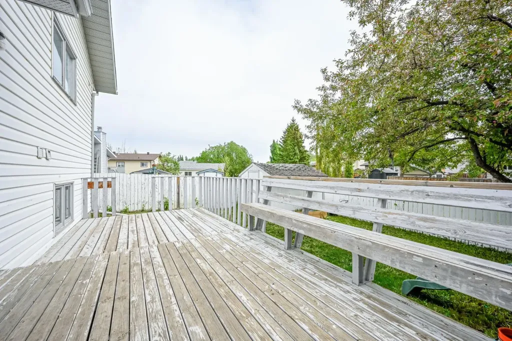 6317 Poplar Drive Grande Prairie AB T8W2G4