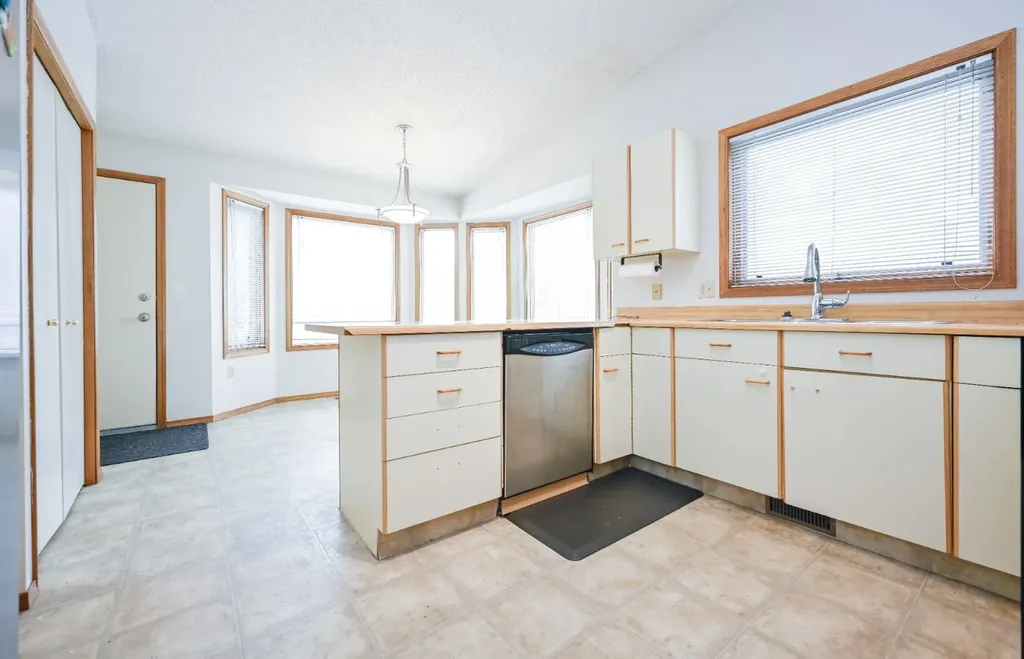 6317 Poplar Drive Grande Prairie AB T8W2G4