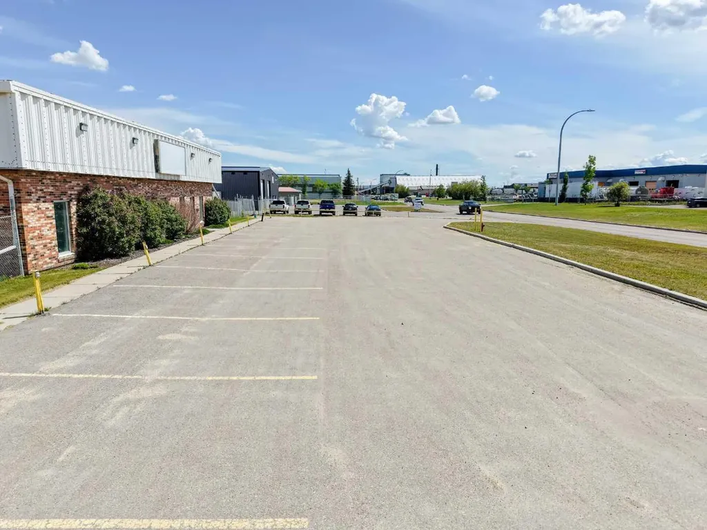 10946 89 Avenue Grande Prairie AB T8V 4W4