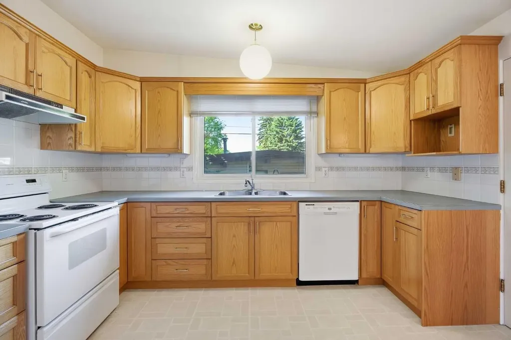 3227 Boulton Road NW Calgary AB T2L 1M2