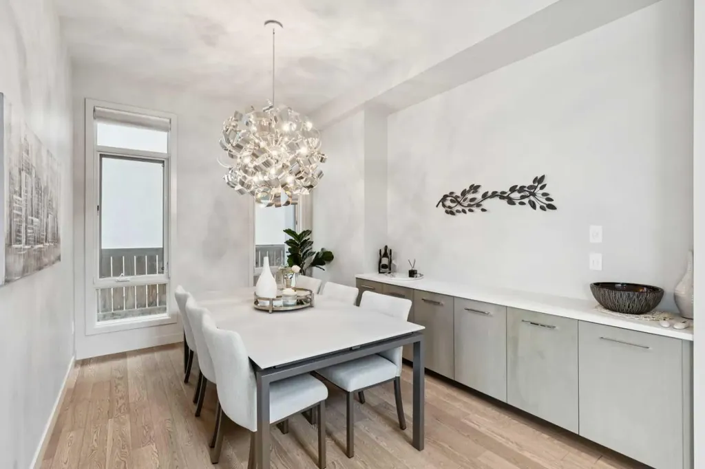 423 7a Street NE Calgary AB T2E 4E9