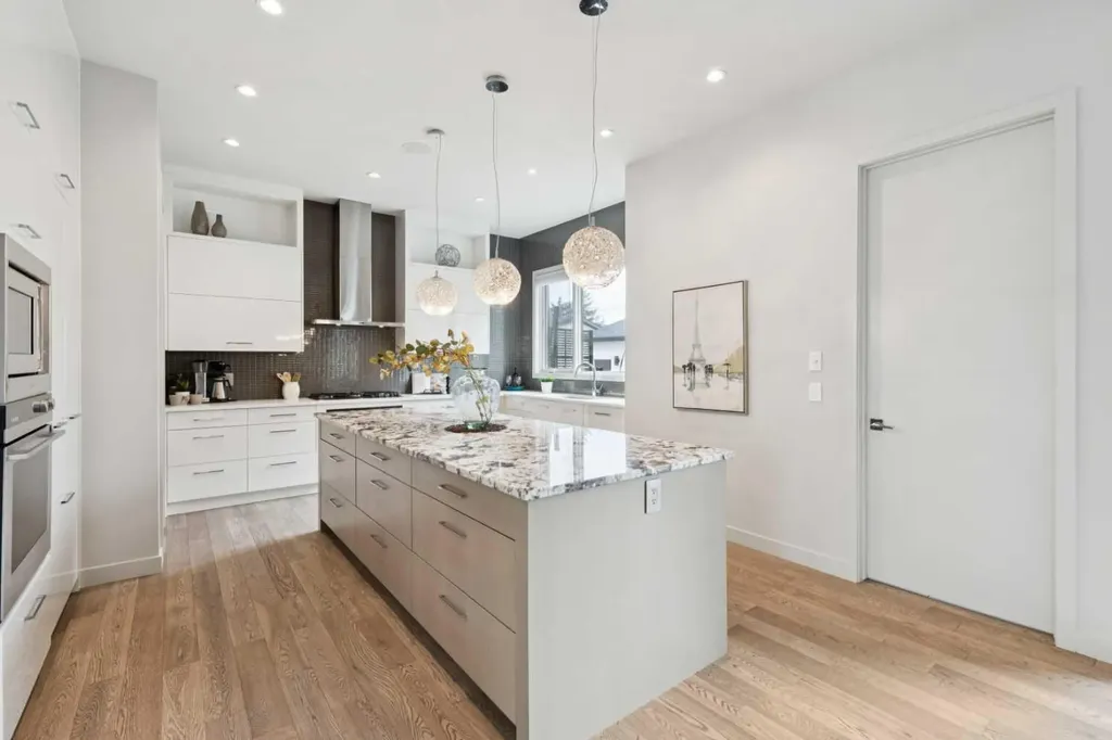 423 7a Street NE Calgary AB T2E 4E9