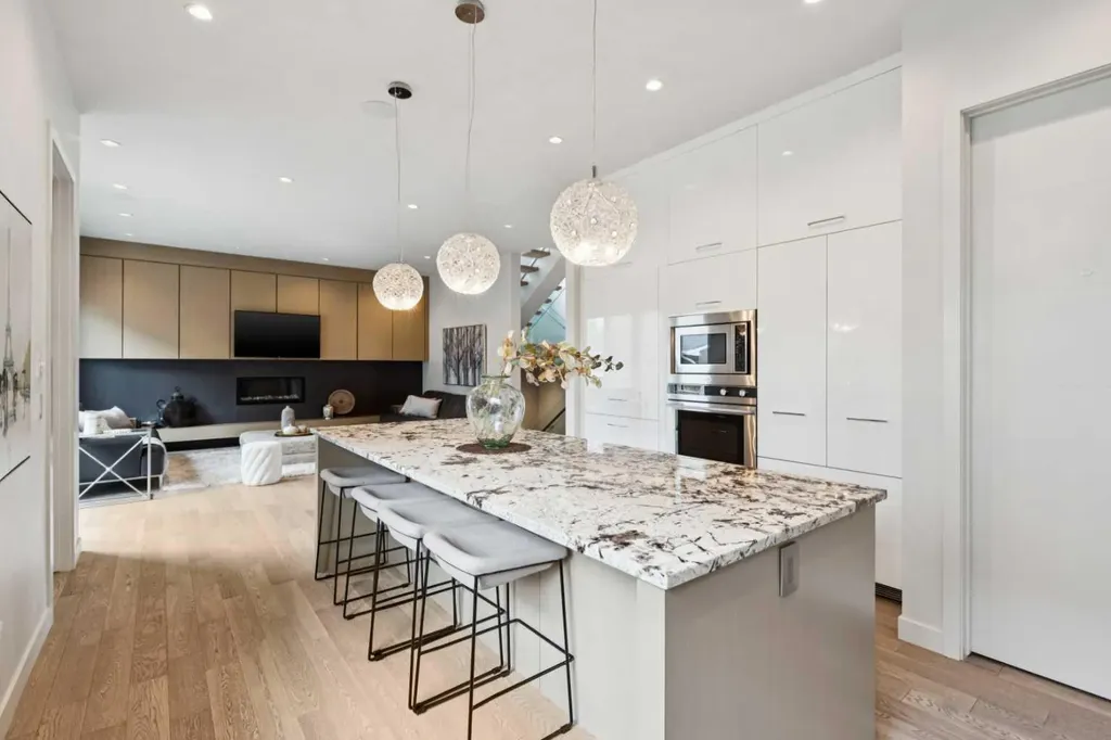 423 7a Street NE Calgary AB T2E 4E9
