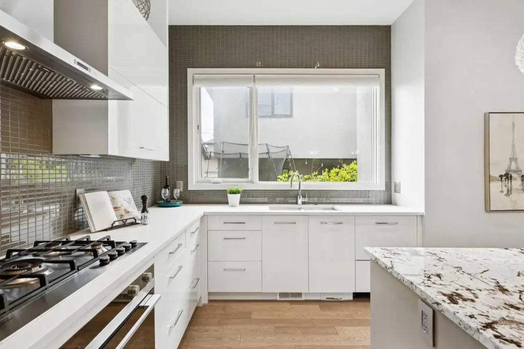 423 7a Street NE Calgary AB T2E 4E9