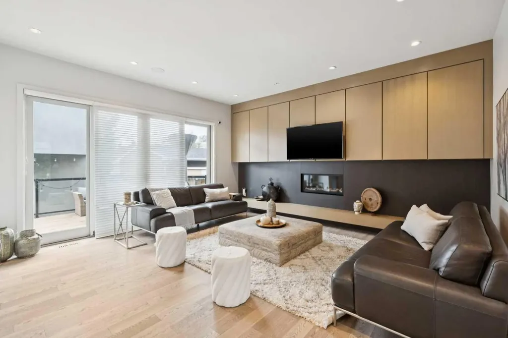 423 7a Street NE Calgary AB T2E 4E9