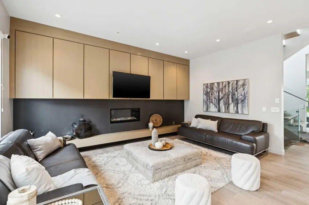 423 7a Street NE Calgary AB T2E 4E9
