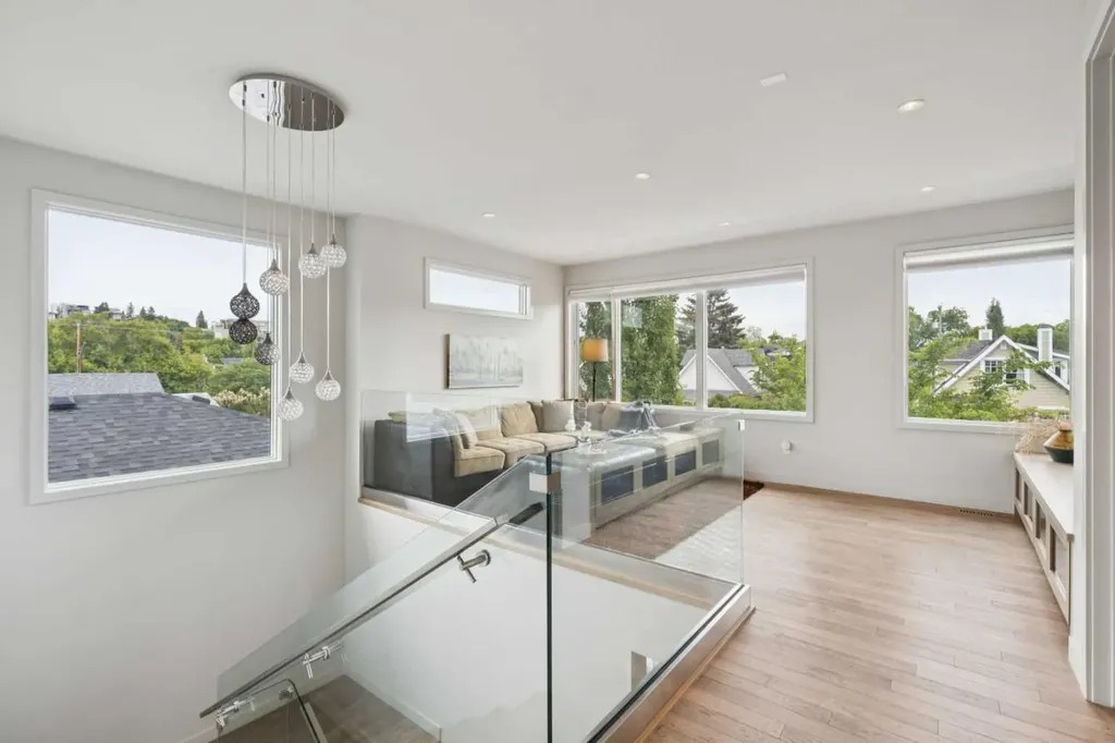423 7a Street NE Calgary AB T2E 4E9