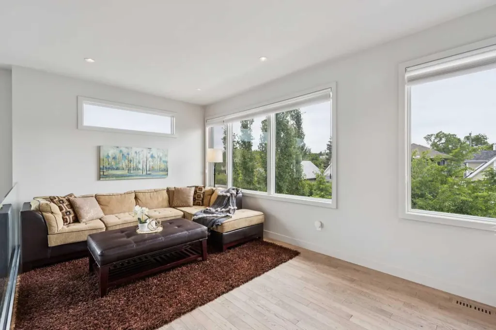 423 7a Street NE Calgary AB T2E 4E9