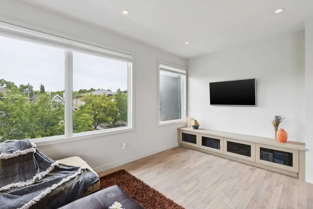 423 7a Street NE Calgary AB T2E 4E9
