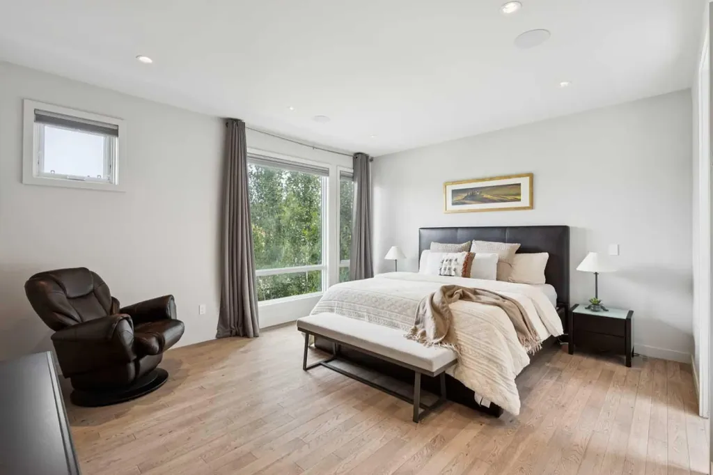 423 7a Street NE Calgary AB T2E 4E9